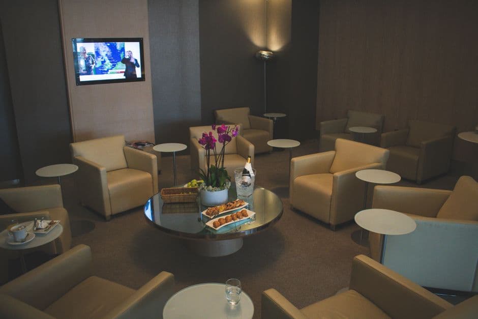 Doha Airport Lounges (DOH): Al Maha Prices, Al Mourjan Access